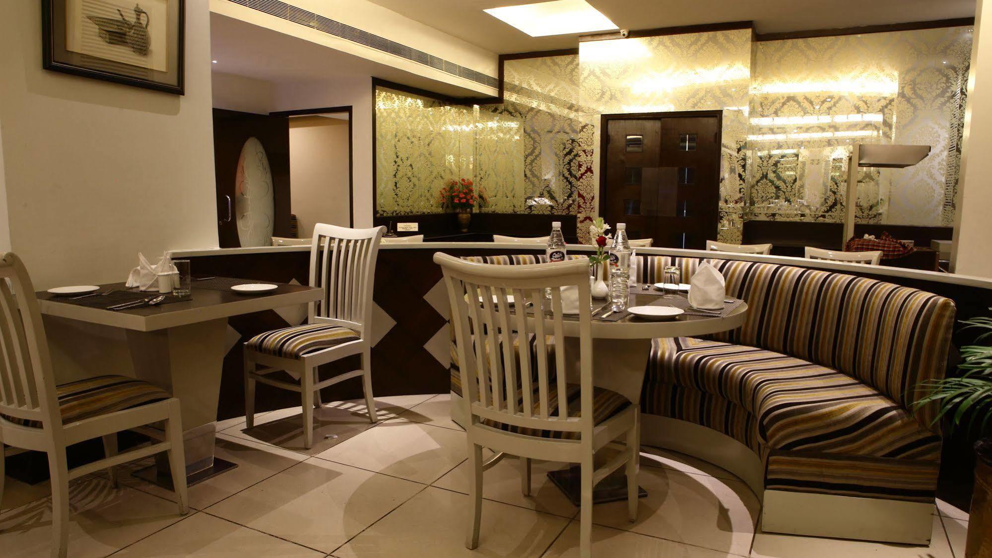 Hotel Gemini Continental, Hazratganj Lucknow Exterior foto