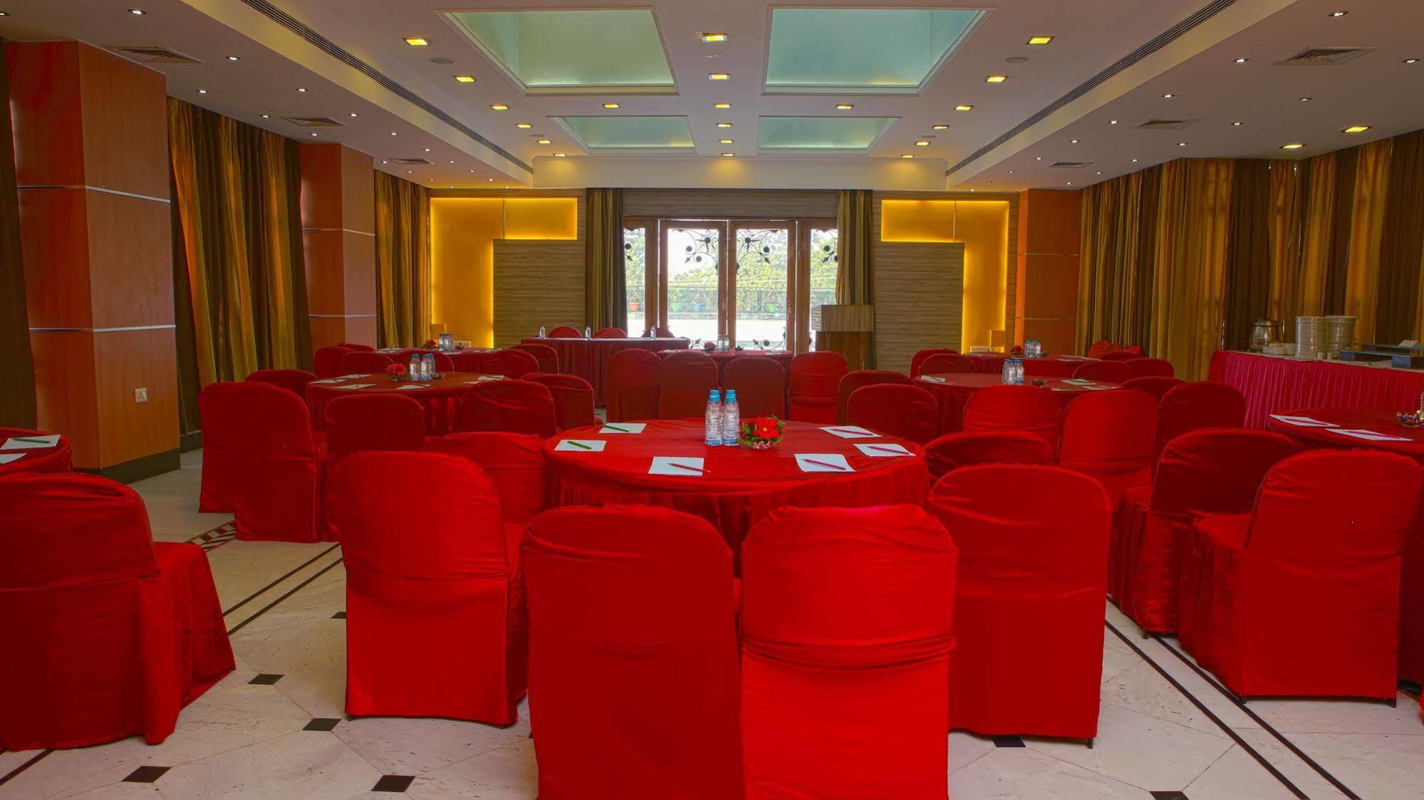 Hotel Gemini Continental, Hazratganj Lucknow Exterior foto