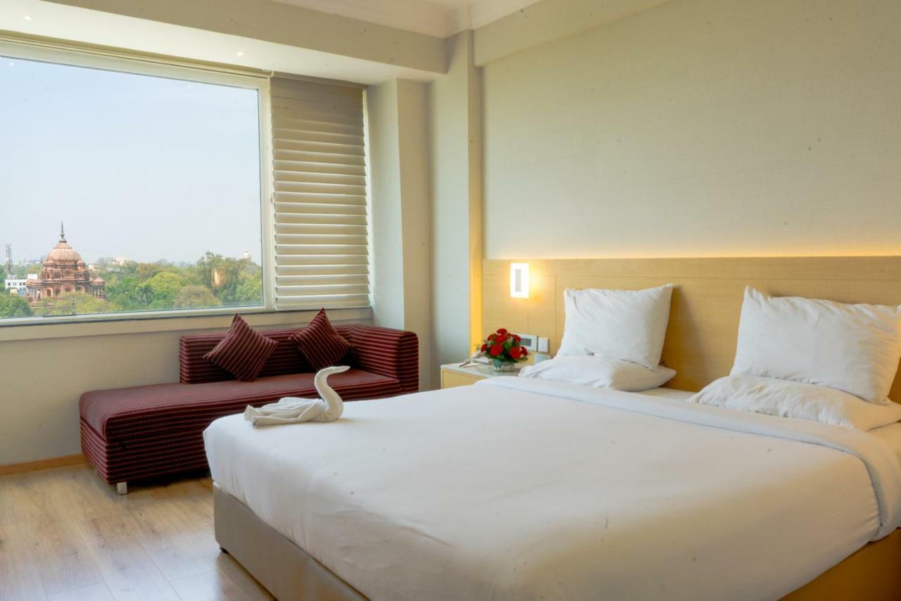 Hotel Gemini Continental, Hazratganj Lucknow Exterior foto